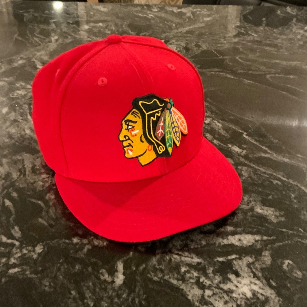 Chicago Blackhawks 59Fifty Fitted NewEra Hat (7 3/8) - Rarely worn / like new